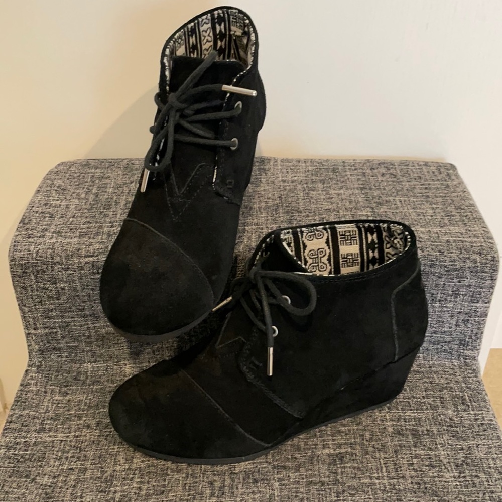 Tom’s desert wedge booties - size 7